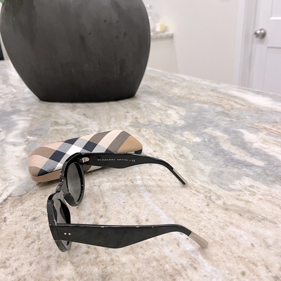 Burberry Sunglasses - Picture 3 of 5